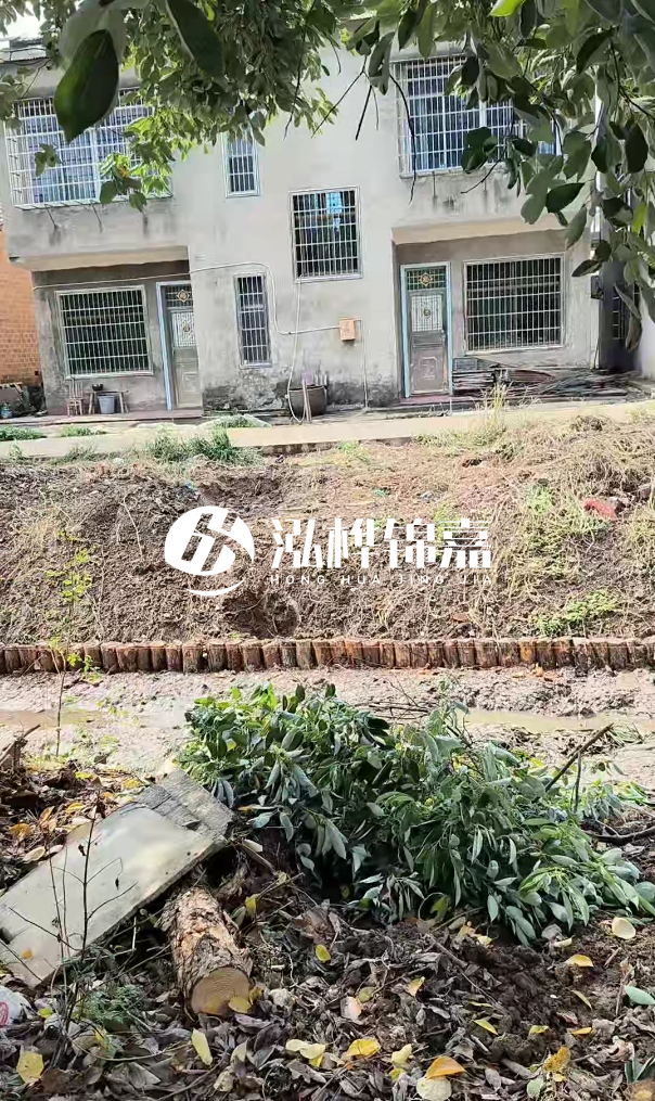 漳州挖機(jī)打木樁專業(yè)施工-挖機(jī)打木樁在狹窄河道邊怎么操作？