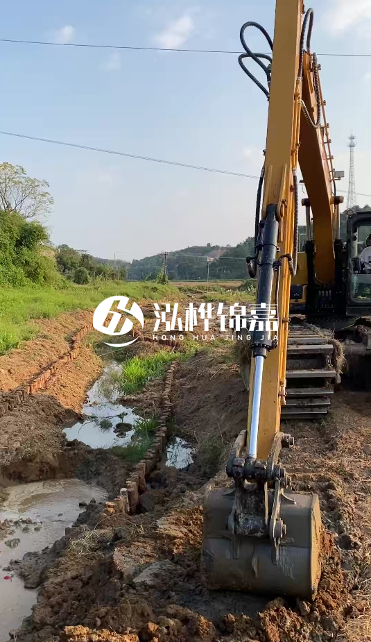 青島河道清淤專業(yè)施工-水挖機清淤適合哪些河道狀況？