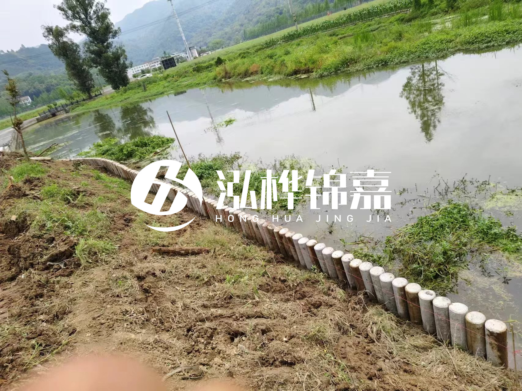 安順市挖機打木樁專業(yè)施工-河道水泥樁護坡多少錢一米？